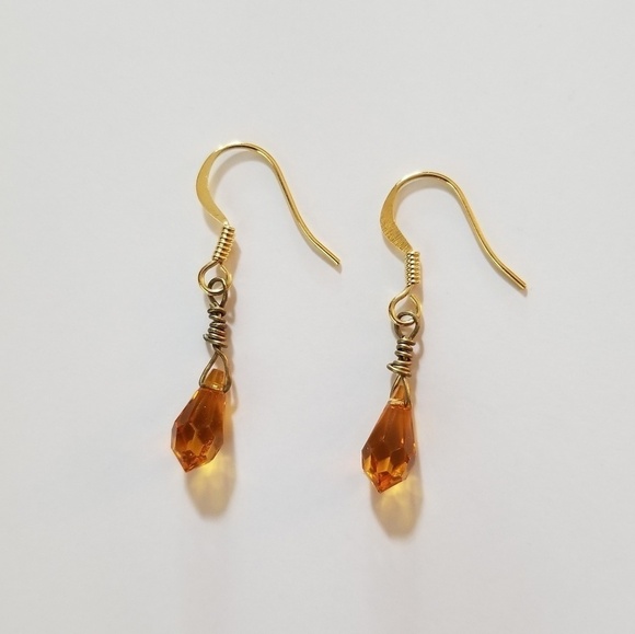 New Gold Color Earrings - Picture 1 of 1